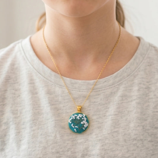 The Green Baby's Breath Necklace