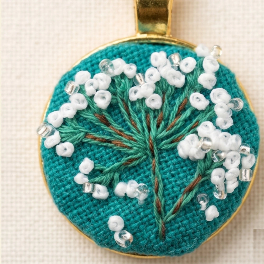The Green Baby's Breath Necklace
