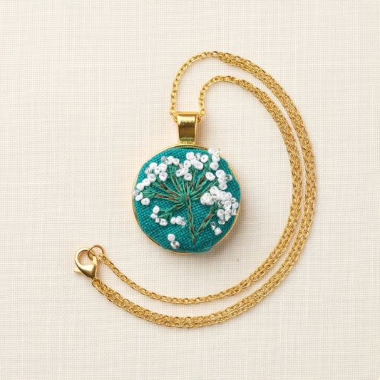 The Green Baby's Breath Necklace