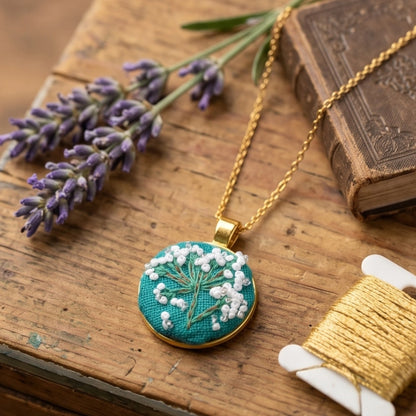 The Green Baby's Breath Necklace